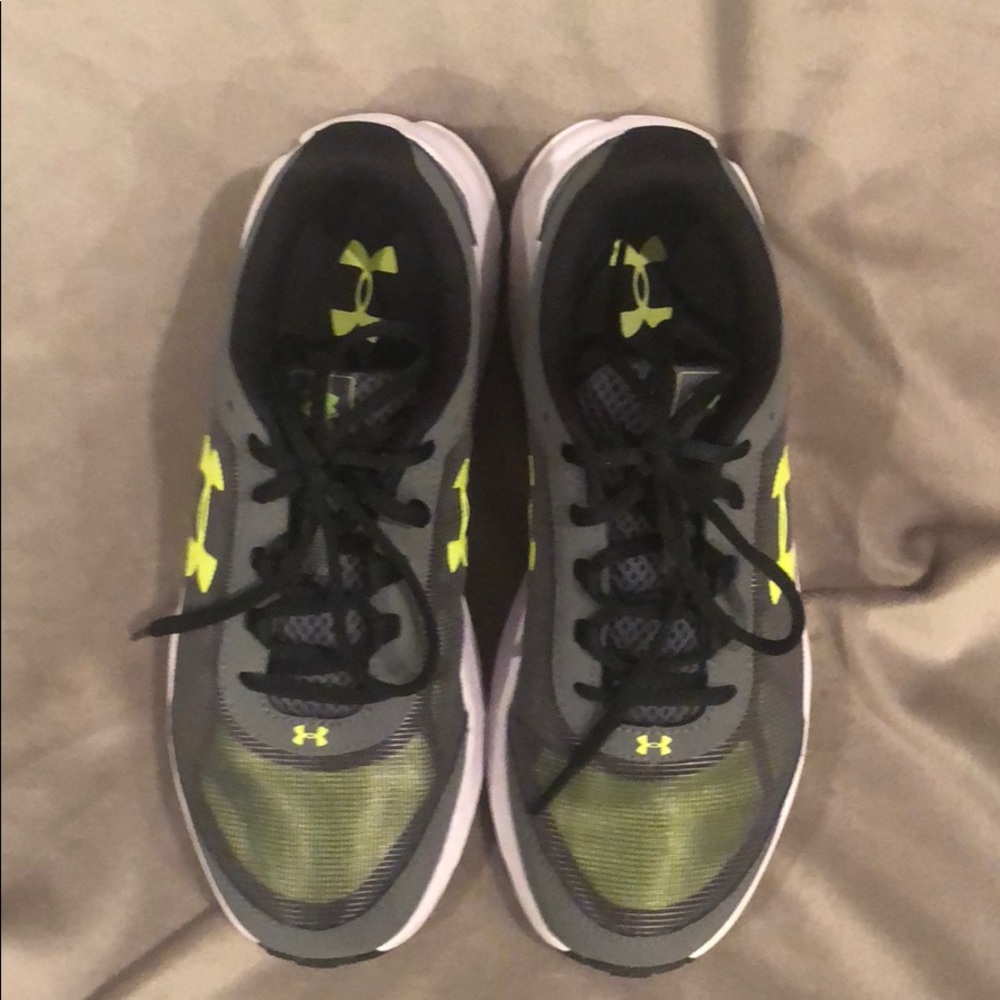Athletic shoes